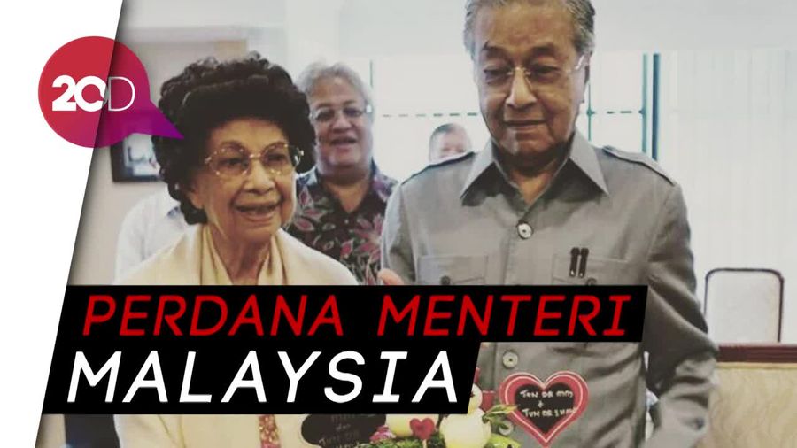 Usai Dilantik, Mahathir Rayakan Bareng Pendukungnya