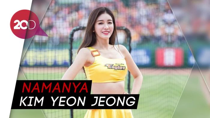 Cheerleader Cantik dan Seksi Ini Jadi Idola Netizen