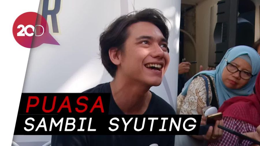 Tahun Ini Adipati Dolken Jalani Ramadan di Inggris