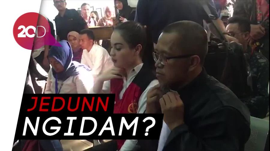 Jennifer Dunn Minta Dibawakan Durian Saat Sidang