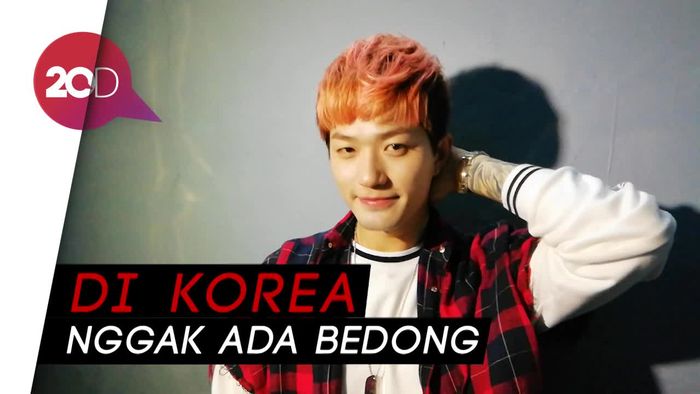 Lee Jeong Hoon Belajar Tradisi Mengurus Bayi ala Indonesia