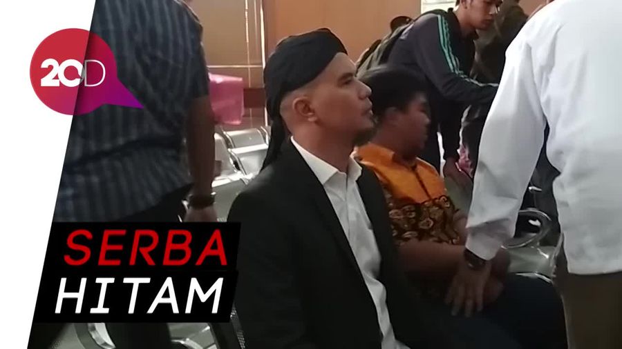 Ahmad Dhani Sampaikan Belasungkawa Bom Surabaya Lewat Pakaian