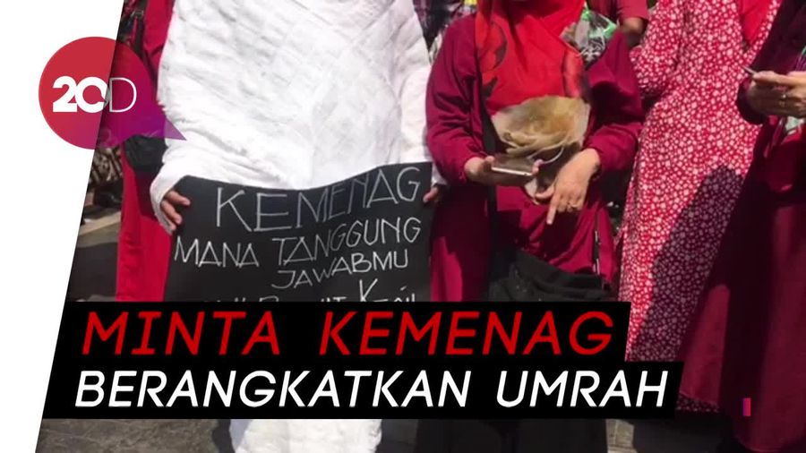 Para Korban Abu Tours Unjuk Rasa di Kementerian Agama