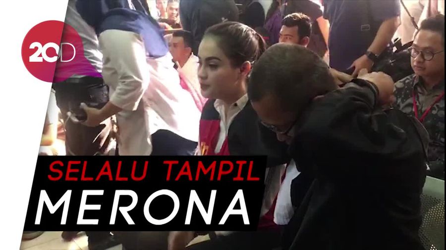 Penampilan Jennifer Dunn Saat Jalani Pemeriksaan Terdakwa 