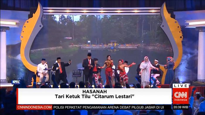 Hasanah Unjuk Kebolehan Menari Ketuk Tilu di Panggung Debat
