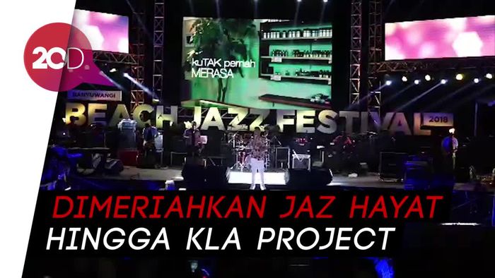 Menikmati Jazz Pantai Banyuwangi Ditemani Angin dan Ombak