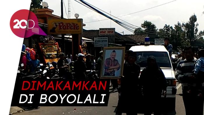 Jenazah Gogon Dimakamkan, Ratusan Pelayat Ikut Mengantar