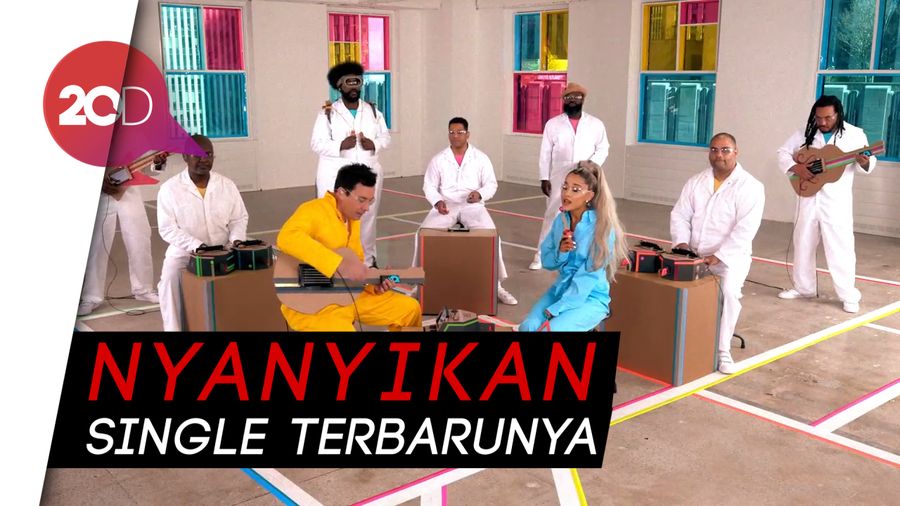 Keren! Ariana Grande Ngamen Diiringi Nintendo Labo