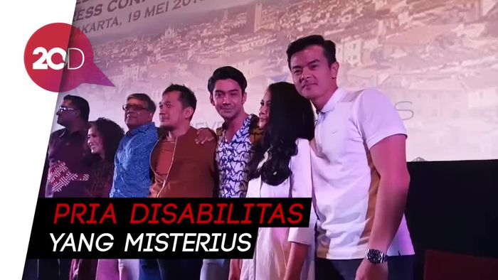 Reza Rahadian Perankan Pria Disabilitas di Film The Gift