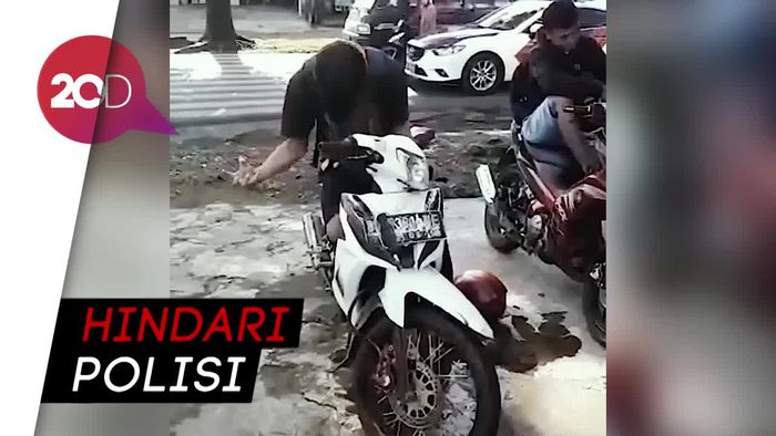 Video Pemotor Kesurupan ketika Ditilang di Bengkulu