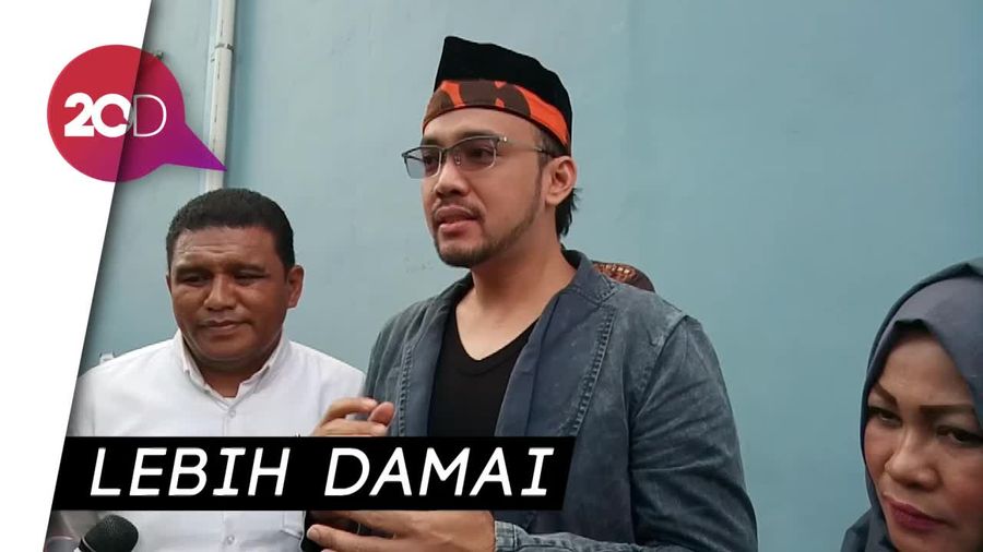 Makna Ramadan Bagi Sandy Tumiwa