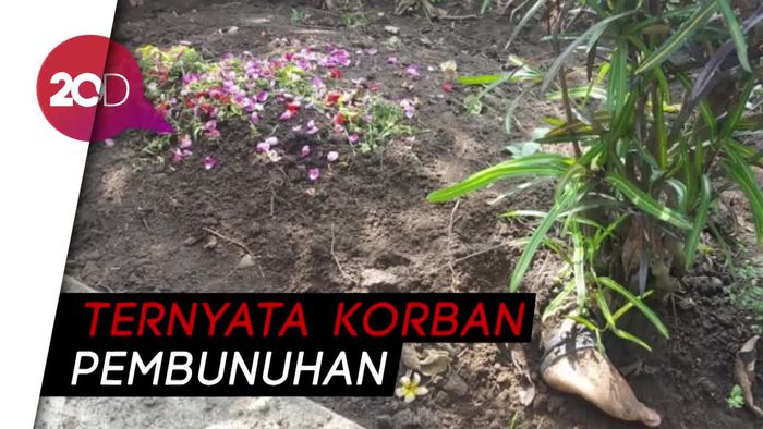 Menguak Misteri Kaki Nongol di Atas Makam Kediri