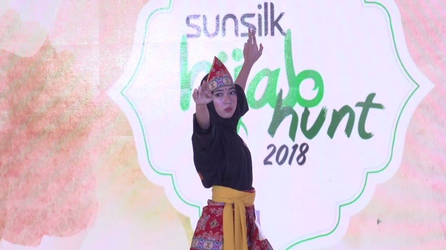 20 Besar Jakarta - Aksi Pencak Silat dan Menari Dinda Millenia