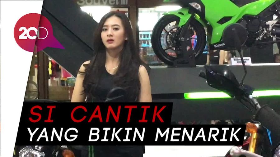 Deretan Wanita Cantik yang Bikin Mata Melirik di Jakarta Fair