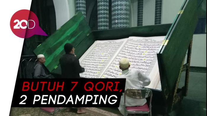 Tradisi Baca Alquran Raksasa di Banyuwangi