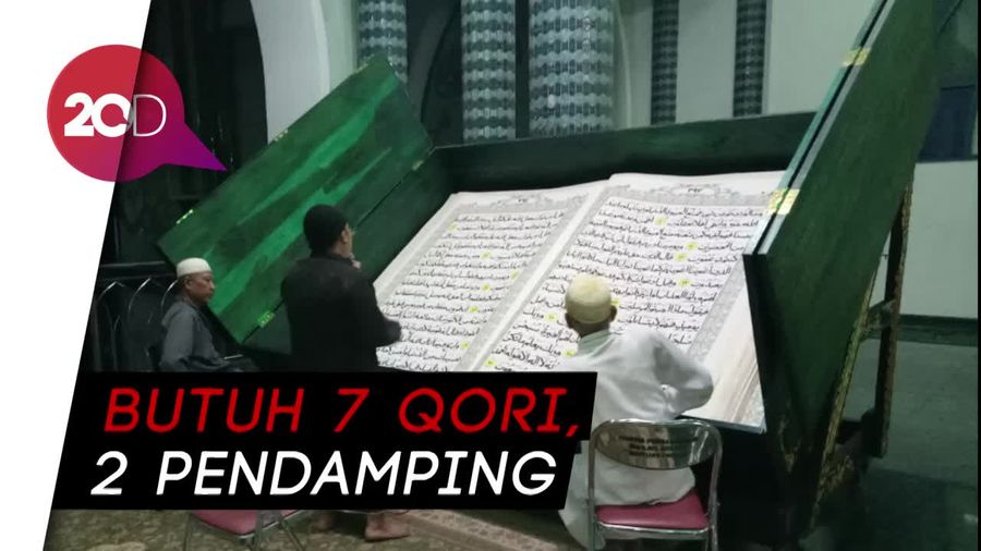 Tradisi Baca Alquran Raksasa di Banyuwangi