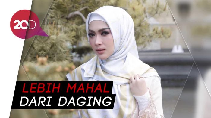 Waw! Ini Hijab Print Scarf Artis Harga Fantastis
