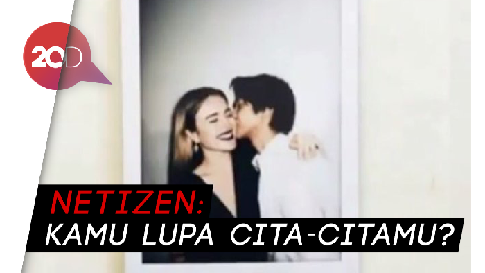 Beredar Foto Iqbaal Ramadhan Ciuman, Netizen Heboh