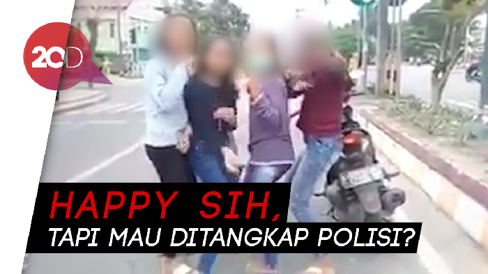 Main Tik Tok di Jalan Berujung Ditilang Polisi