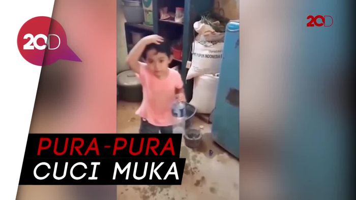 Viral! Video Kocak Anak Ketangkap Basah Batalin Puasa