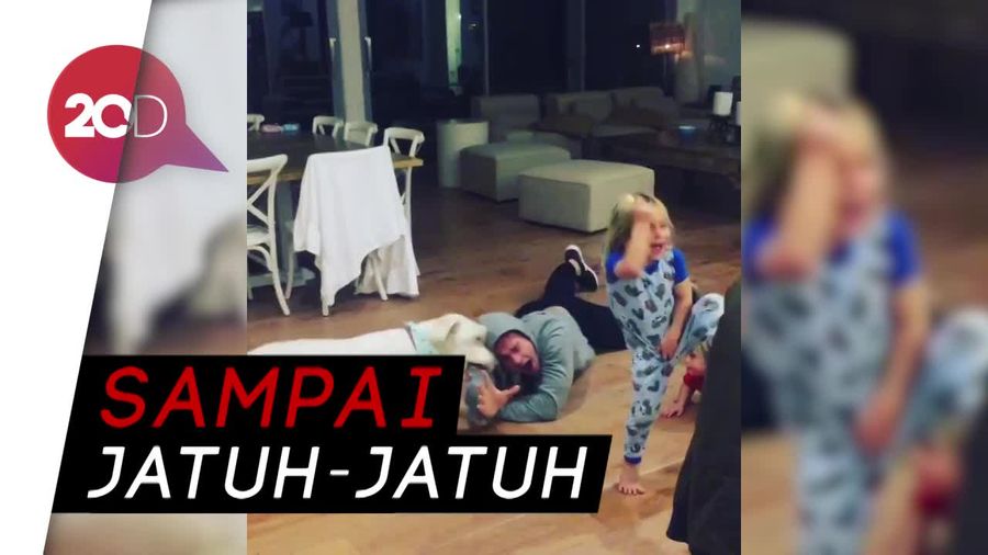 Bikin Ngakak! Lihat Aksi Chris Hemsworth Dance Wrecking Ball