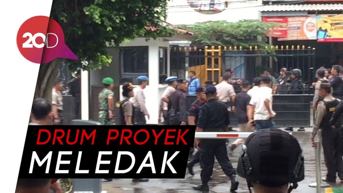 Drum Meledak Kagetkan Sidang Aman Abdurrahman