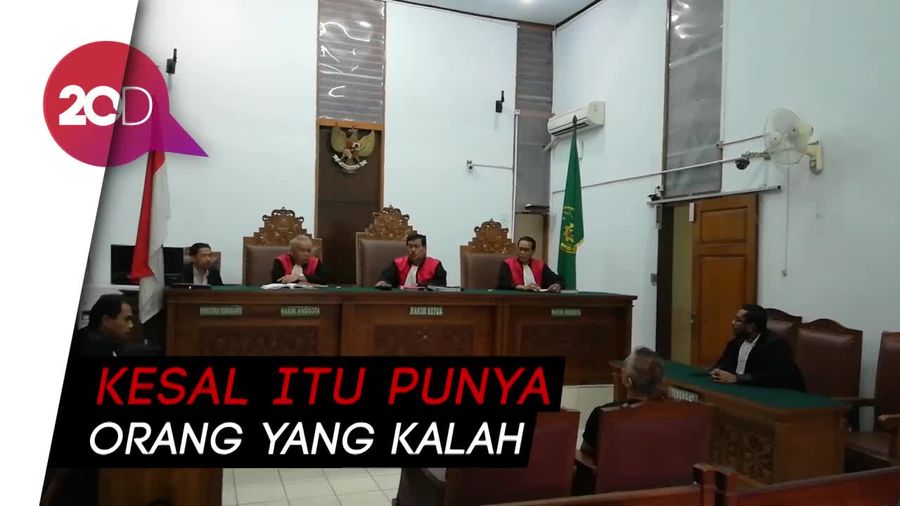 Putusan Sidang Kembali Ditunda, Tio Pakusadewo Sabar