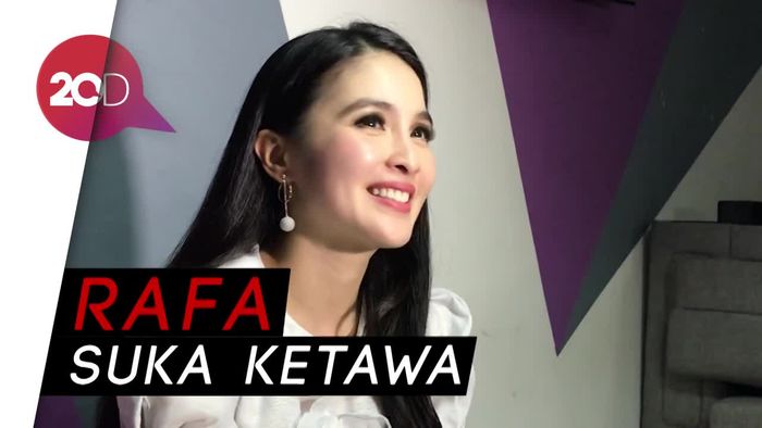 Sandra Dewi Happy Jalani Peran Sebagai Ibu