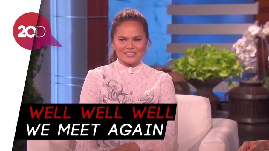 Sapaan Sinis Chrissy Teigen untuk Donald Trump