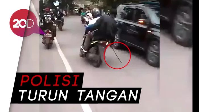 Ngeri! Geng Motor Konvoi Ugal-ugalan sambil Acungkan Golok