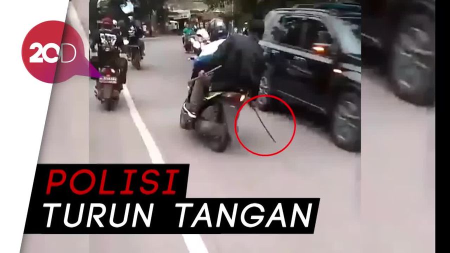 Ngeri! Geng Motor Konvoi Ugal-ugalan sambil Acungkan Golok