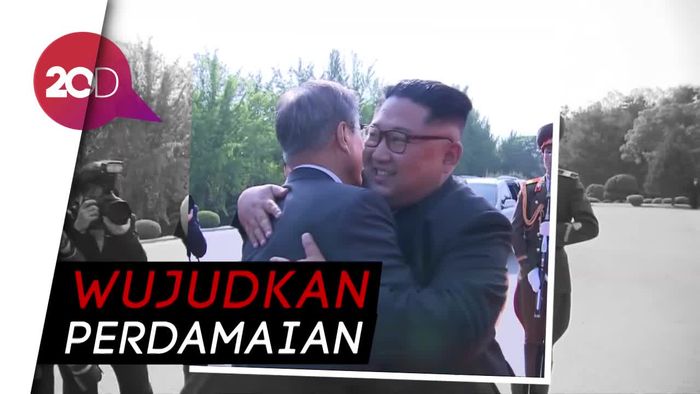 Pelukan Hangat Kim Jong-un dan Moon Jae-in 