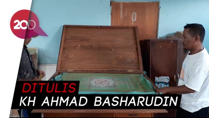 Dibuat Selama 2 Tahun, Ini Penampakan Alquran Jumbo di Cilegon