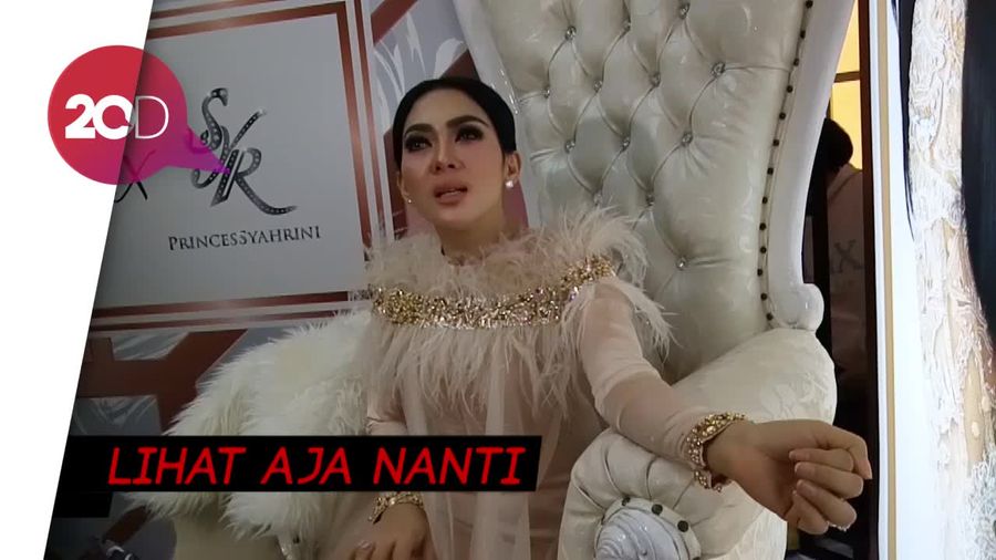 Gaya Busana Lebaran ala Syahrini