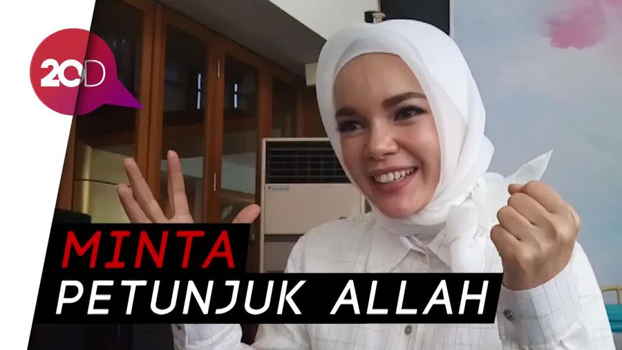 Ramadan, Dewi Sandra Jauhi Urusan Dunia ‌