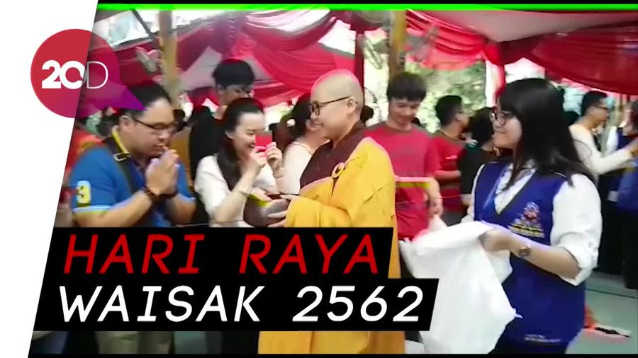 Melihat Perayaan Waisak di Wihara Ekayana Arama 