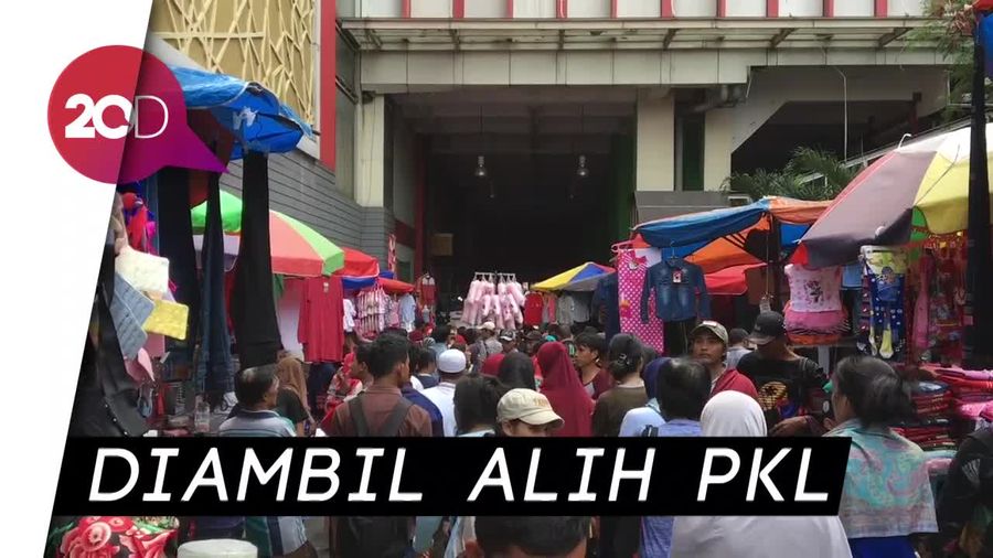 Trotoar Tanah Abang yang Kian Menghilang