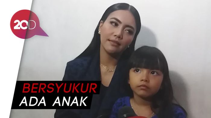 Cerita Denada Jalani Ramadan Sebagai Single Parent