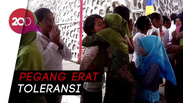 Bak Lebaran, Muslim di Semarang Datangi Wihara Ucapkan Waisak
