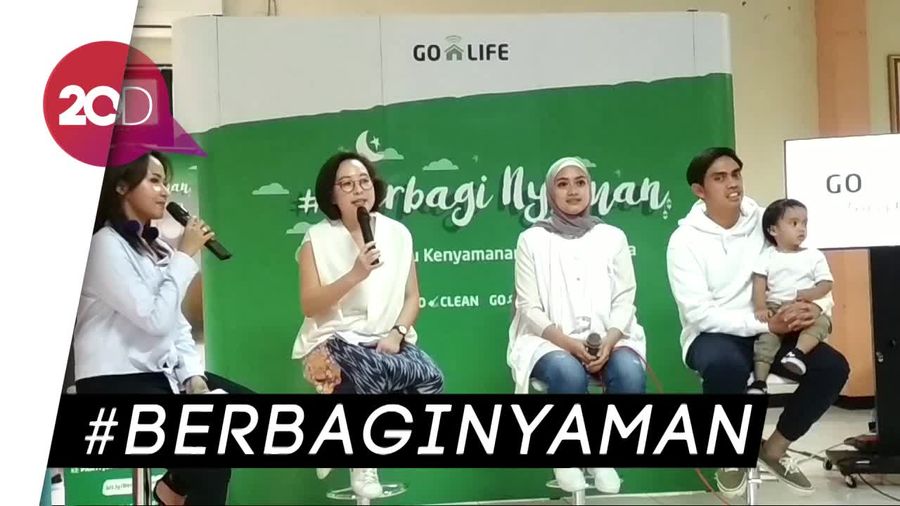 Lansia Nikmati Jasa Potong Rambut dan Pijat Gratis