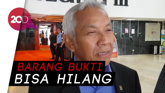 DPR Minta Jangan Musnahkan e-KTP Rusak Tercecer