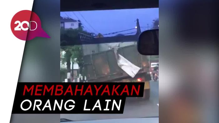 Ngeri! Truk Gandeng Melaju dengan Kekurangan Roda