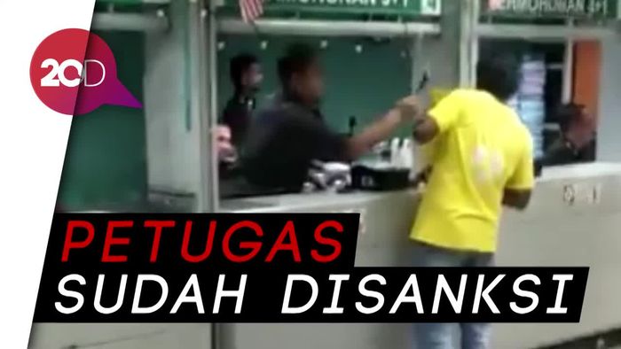 Petugas Imigrasi Marah di Loket dan Pukul Kepala Seorang Pria