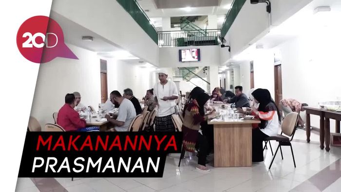 Mengintip Sahurnya Calon Petugas Haji di Asrama 