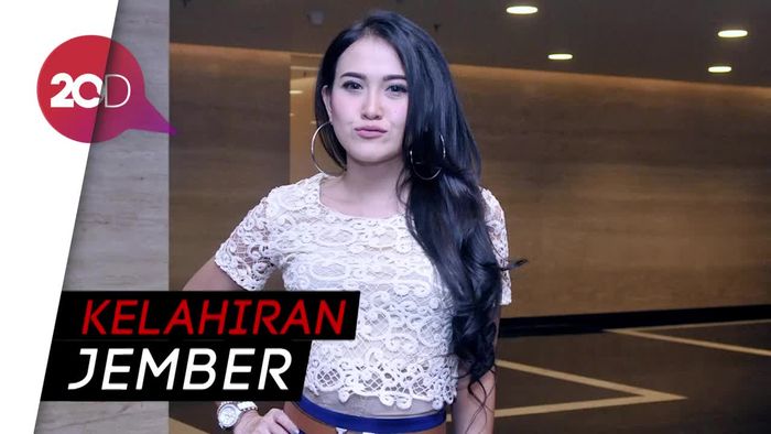 Meggy Diaz Wanita yang Buat Tukul Klepek-klepek