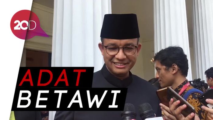 Hadiri Upacara Kesaktian Pancasila, Anies Kenakan Baju Adat 