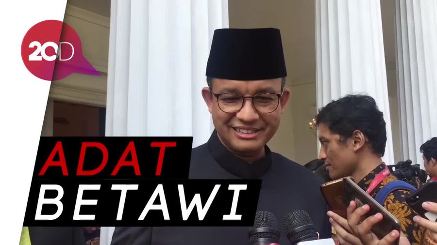 Hadiri Upacara Kesaktian Pancasila, Anies Kenakan Baju Adat 