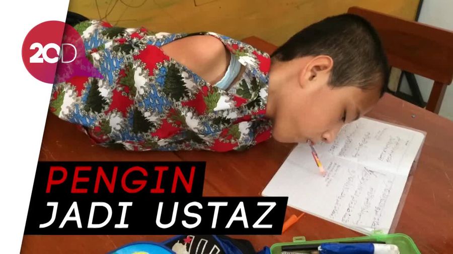 Haru Melihat Semangat Tio Bocah Tanpa Tangan dan Kaki Bersekolah