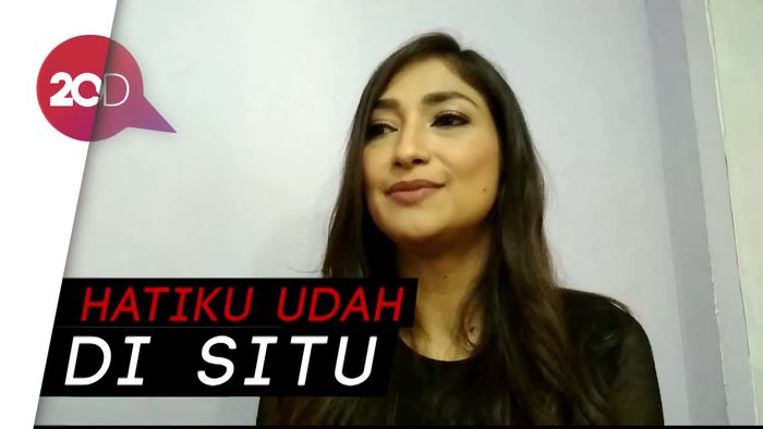 Lama Tak Menang, Rahma Azhari Dukung Tim Ini di Piala Dunia 2018!