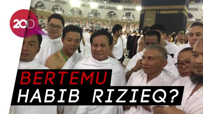 Momen Prabowo dan Amien Rais Bertemu di Masjidil Haram